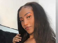 StephannyTown - shemale with black hair webcam at LiveJasmin