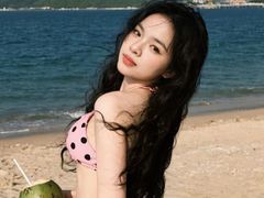 SuYi - female with black hair webcam at LiveJasmin