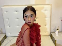 SummerFerragamo - shemale with black hair webcam at LiveJasmin