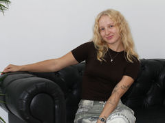 SummerMiln - blond female webcam at LiveJasmin