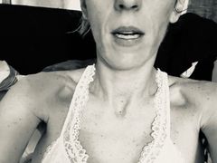 Summerschestnutt - blond female with  big tits webcam at LiveJasmin