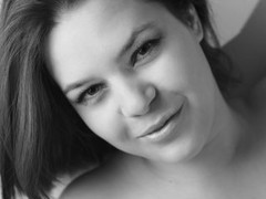 SweetLouis - female with brown hair and  big tits webcam at LiveJasmin