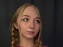 TamFahrendorff - blond female webcam at LiveJasmin