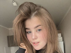 TamyCole - female with brown hair webcam at LiveJasmin