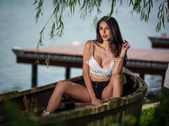 TaniaLovin - female with brown hair and  big tits webcam at LiveJasmin