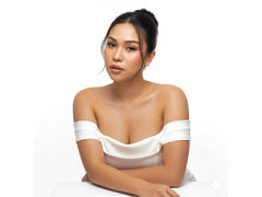 TatiAlvarez - shemale with black hair and  big tits webcam at LiveJasmin