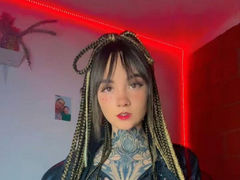 TatianaZarate - female with brown hair webcam at LiveJasmin
