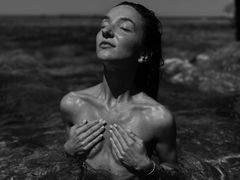 TayaAlana - female with black hair and  small tits webcam at LiveJasmin