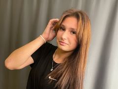 TeresiaMccullan - female with brown hair webcam at LiveJasmin