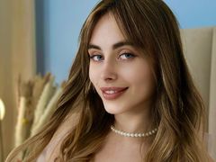 TessaTaylor - female with brown hair webcam at LiveJasmin