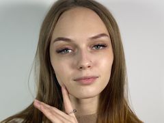 TheaBurby - female with brown hair webcam at LiveJasmin