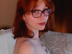CweneArrowsmith - female with brown hair webcam at LiveJasmin