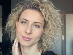 TiffaniRoze - blond female webcam at LiveJasmin