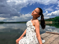 TinaParkers - female with black hair and  small tits webcam at LiveJasmin