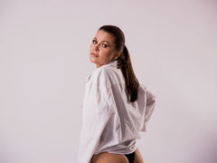 TinaParkers - female with black hair and  small tits webcam at LiveJasmin