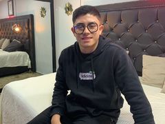 TomGreyy from LiveJasmin