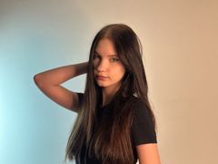 TreasaBuckhanon - female with brown hair webcam at LiveJasmin