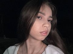 TriciaDantin - female with brown hair webcam at LiveJasmin