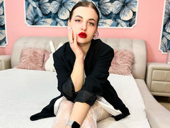 TrishaRose - female with brown hair webcam at LiveJasmin