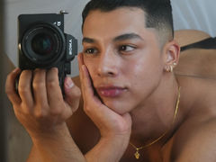 TroyeWiilliams - male webcam at LiveJasmin
