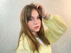 TrudyZhen - female with brown hair and  big tits webcam at LiveJasmin