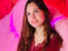 UliaNeer - female with brown hair webcam at LiveJasmin