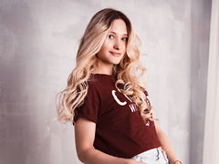 UrBeautyAngel - blond female webcam at LiveJasmin