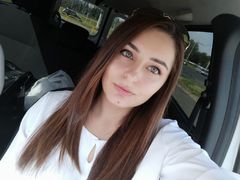 ValeriieMills - female with brown hair webcam at LiveJasmin