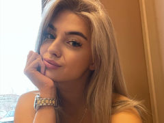 EmilyMeliss - female with brown hair and  big tits webcam at LiveJasmin
