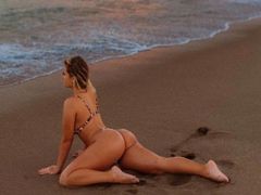 ValyWane - blond female with  small tits webcam at LiveJasmin