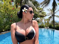 sexyvanessa01 - female with black hair and  big tits webcam at LiveJasmin