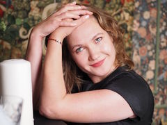 MartaPavlova - female with brown hair and  big tits webcam at LiveJasmin