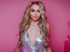 VellaRobinsonn - blond female webcam at LiveJasmin
