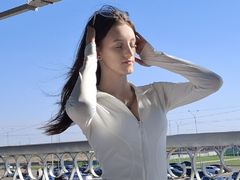 VeolaWehrsig - female with brown hair webcam at LiveJasmin