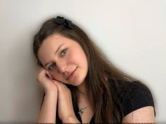 VeronaConnett - female with brown hair and  big tits webcam at LiveJasmin