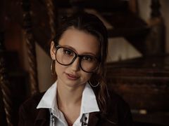 VettaCross - female with brown hair webcam at LiveJasmin
