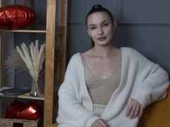 VictoriaElliott - female with brown hair webcam at LiveJasmin