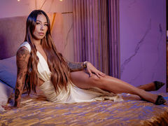 BlairSantini - female with brown hair and  big tits webcam at LiveJasmin