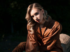 VictoriaHopson - blond female webcam at LiveJasmin