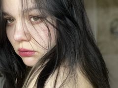 ViellaRosewood - female with black hair and  big tits webcam at xLoveCam