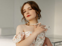 VikaSharma - female with brown hair webcam at LiveJasmin