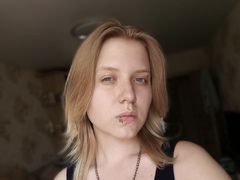 VikiCharm - blond female webcam at xLoveCam