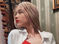 VikkiCominsky - female with brown hair webcam at LiveJasmin