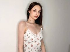 VireyaVell - female with brown hair webcam at LiveJasmin