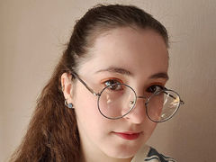 VirtualMartinez - female with brown hair webcam at LiveJasmin
