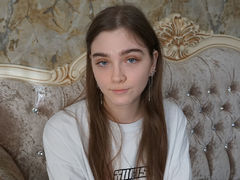 VitaObbi - female with brown hair webcam at LiveJasmin