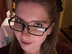 ViveanWhite - female with brown hair webcam at LiveJasmin