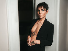 ViviHutton - female with brown hair webcam at LiveJasmin