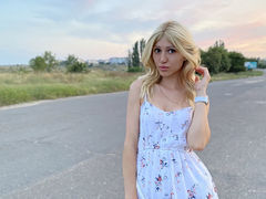 ViviRoss - blond female webcam at LiveJasmin