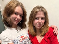 VivianAndOlivia from LiveJasmin